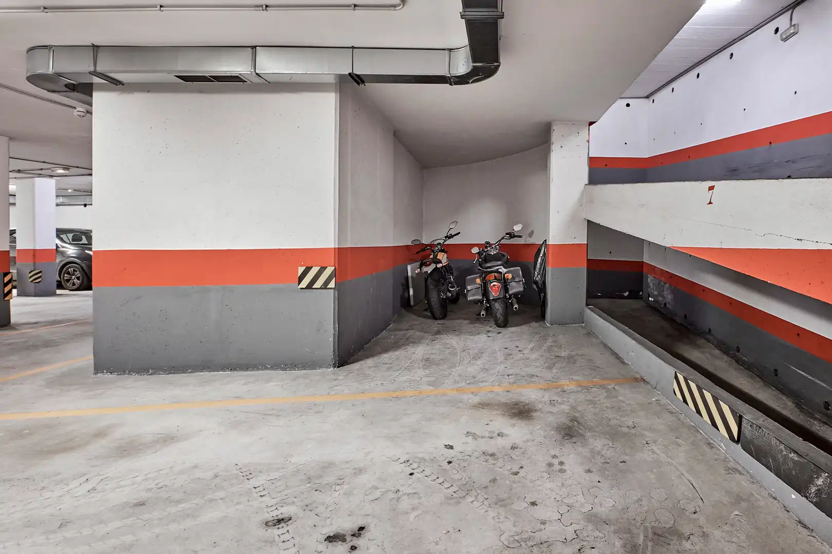 Parking de Ático en venta en A Coruña Capital  con Calefacción, Parquet y Terraza