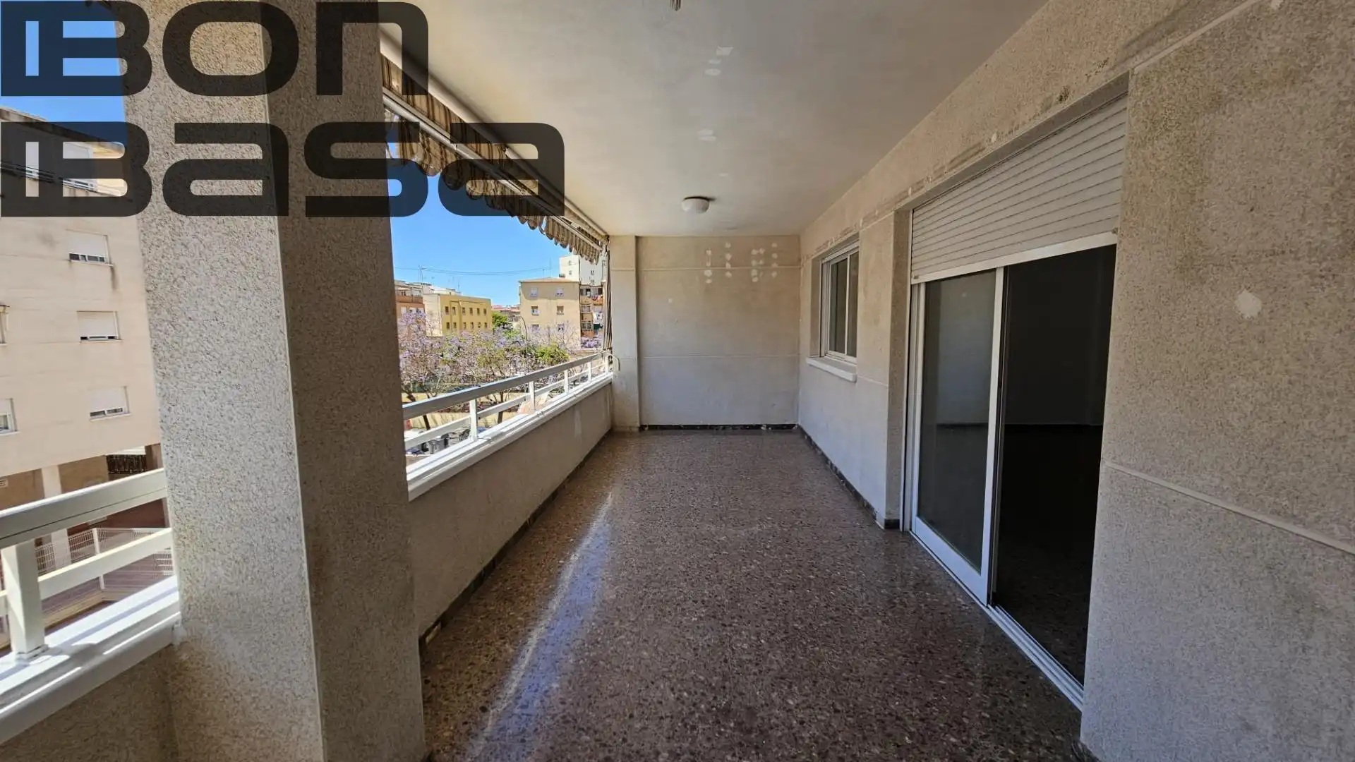 Vista exterior de Piso en venta en Alicante / Alacant con Aire acondicionado, Jardín privado y Balcón