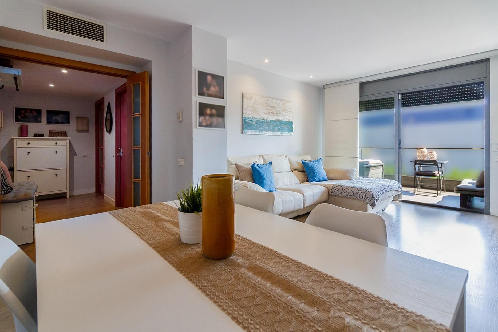 Sala d'estar de Pis en venda en Castelldefels amb Aire condicionat, Calefacció i Jardí privat