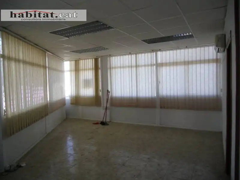 Local comercial en venda a C/ Enric Morera, imagen 3