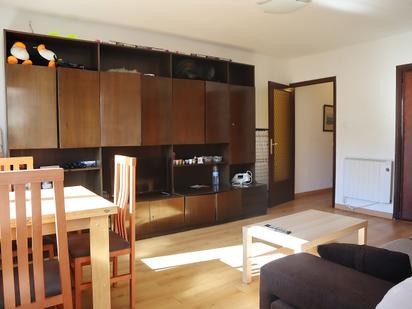Sala d'estar de Pis en venda en Cerdanyola del Vallès amb Balcó