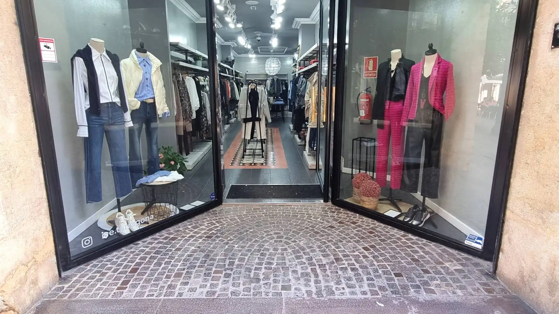 Gewerbefläche zum Verkauf in Carrer d'August 11