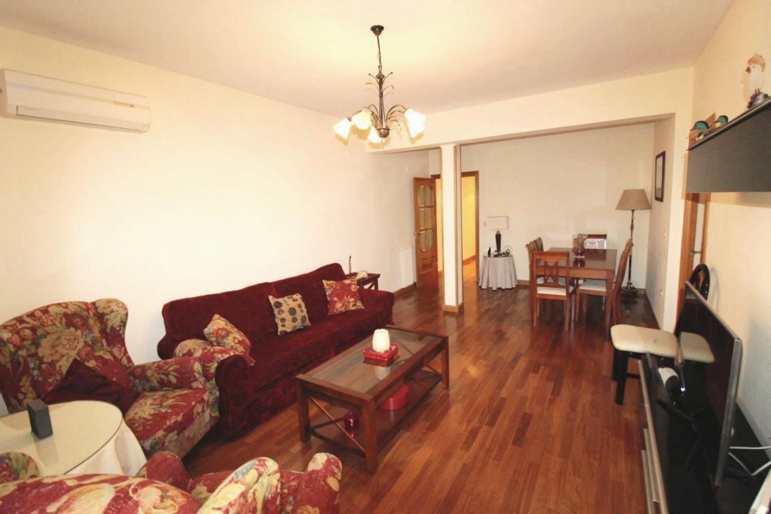Living room of Flat for sale in Ciudad Real Capital  with Air Conditioner, Heating and Parquet flooring