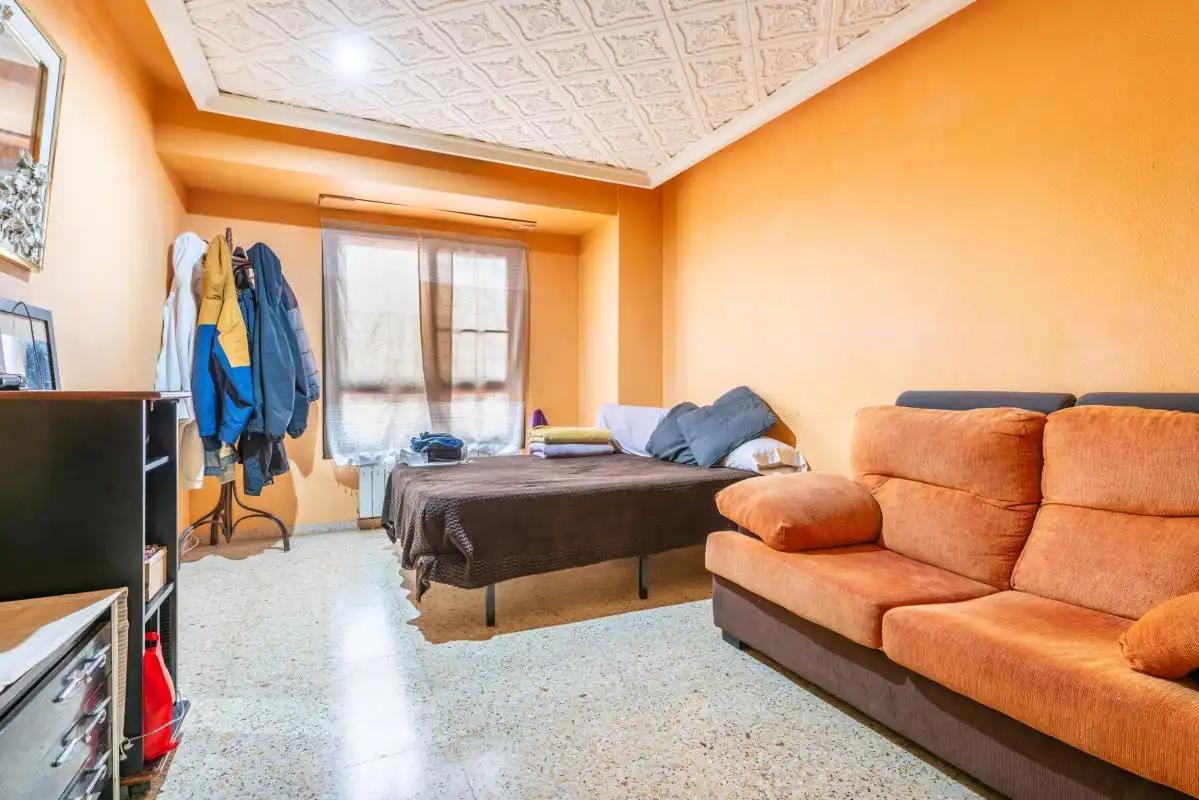 Habitación de Piso en venta en Castellón de la Plana / Castelló de la Plana con Calefacción, Terraza y Balcón