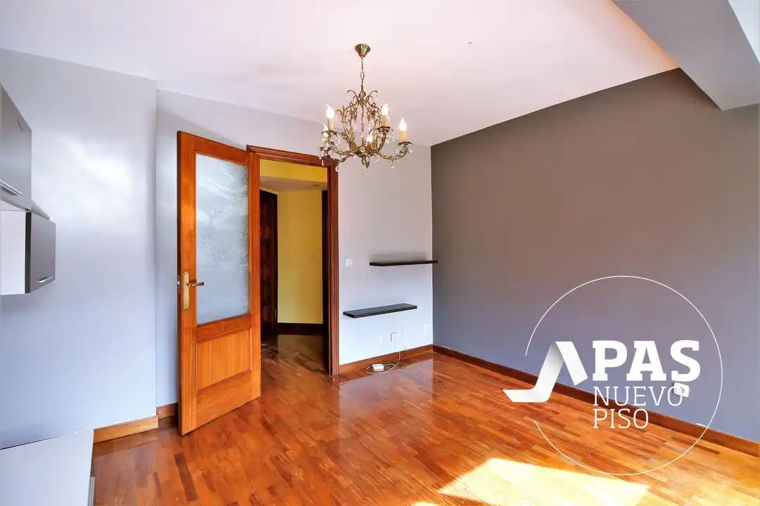 Wohnzimmer von Wohnung zum Verkauf in Santander mit Heizung