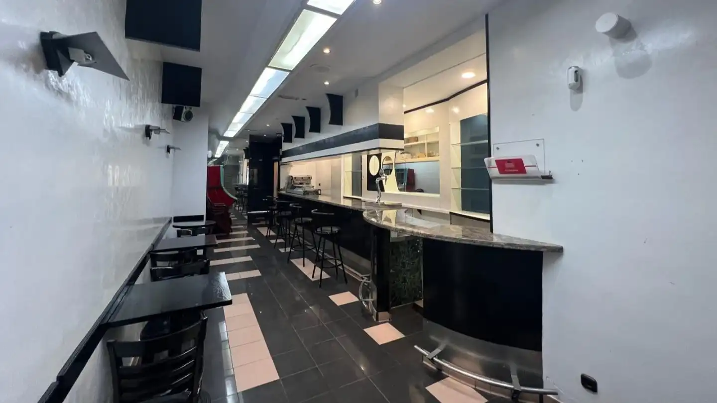 Business premises for sale in Pintor Obdulio Lopez de Uralde Kalea, imagen 6