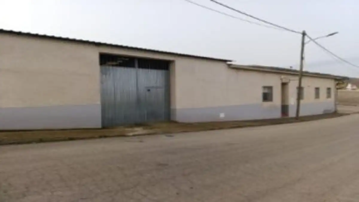 Außenansicht von Fabrikhallen zum Verkauf in San Carlos del Valle