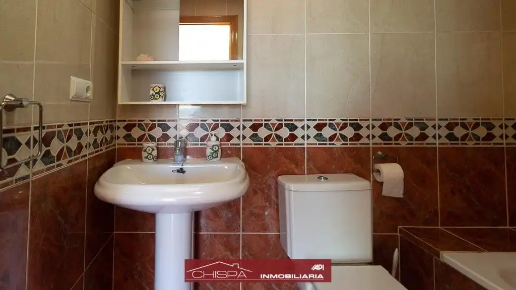 Badezimmer von Einfamilien-Reihenhaus zur Miete in Náquera mit Heizung, Privatgarten und Terrasse