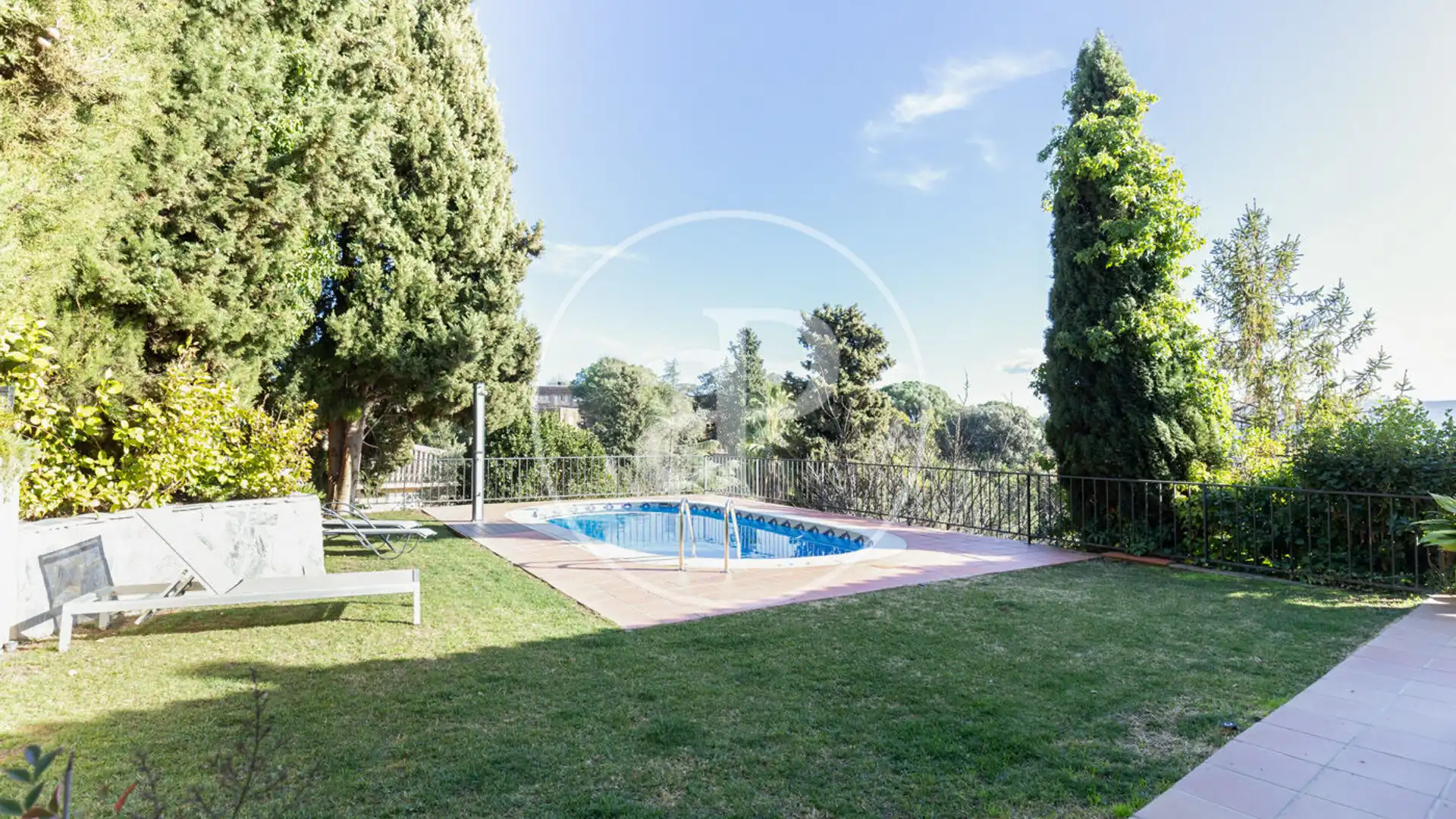 Piscina de Casa o xalet en venda en Cerdanyola del Vallès amb Calefacció, Jardí privat i Terrassa