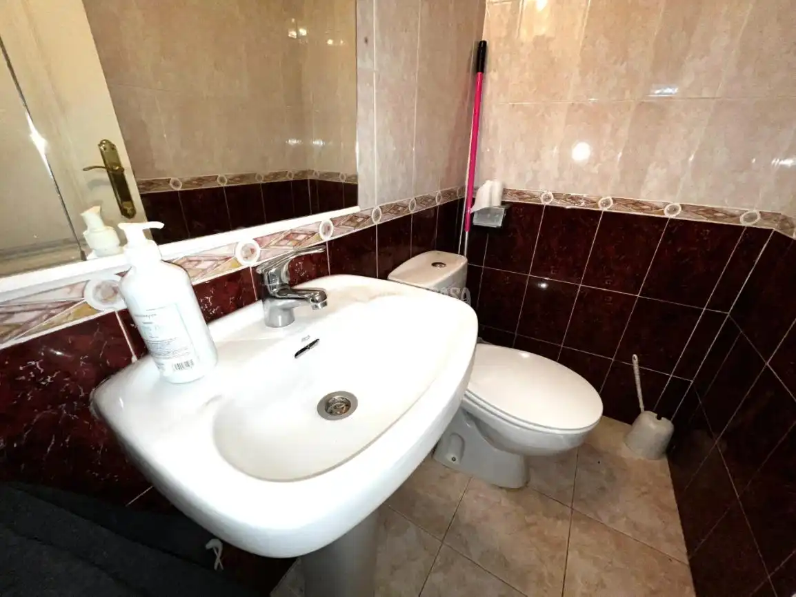 Baño de Local de alquiler en Alcorcón con Aire acondicionado y Amueblado