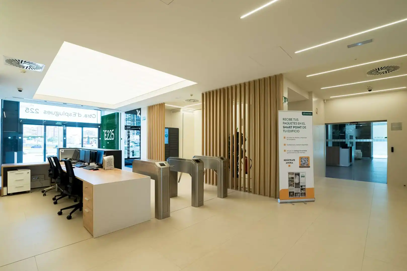 Oficina de alquiler en Cornellà de Llobregat con Aire acondicionado, Calefacción y Terraza