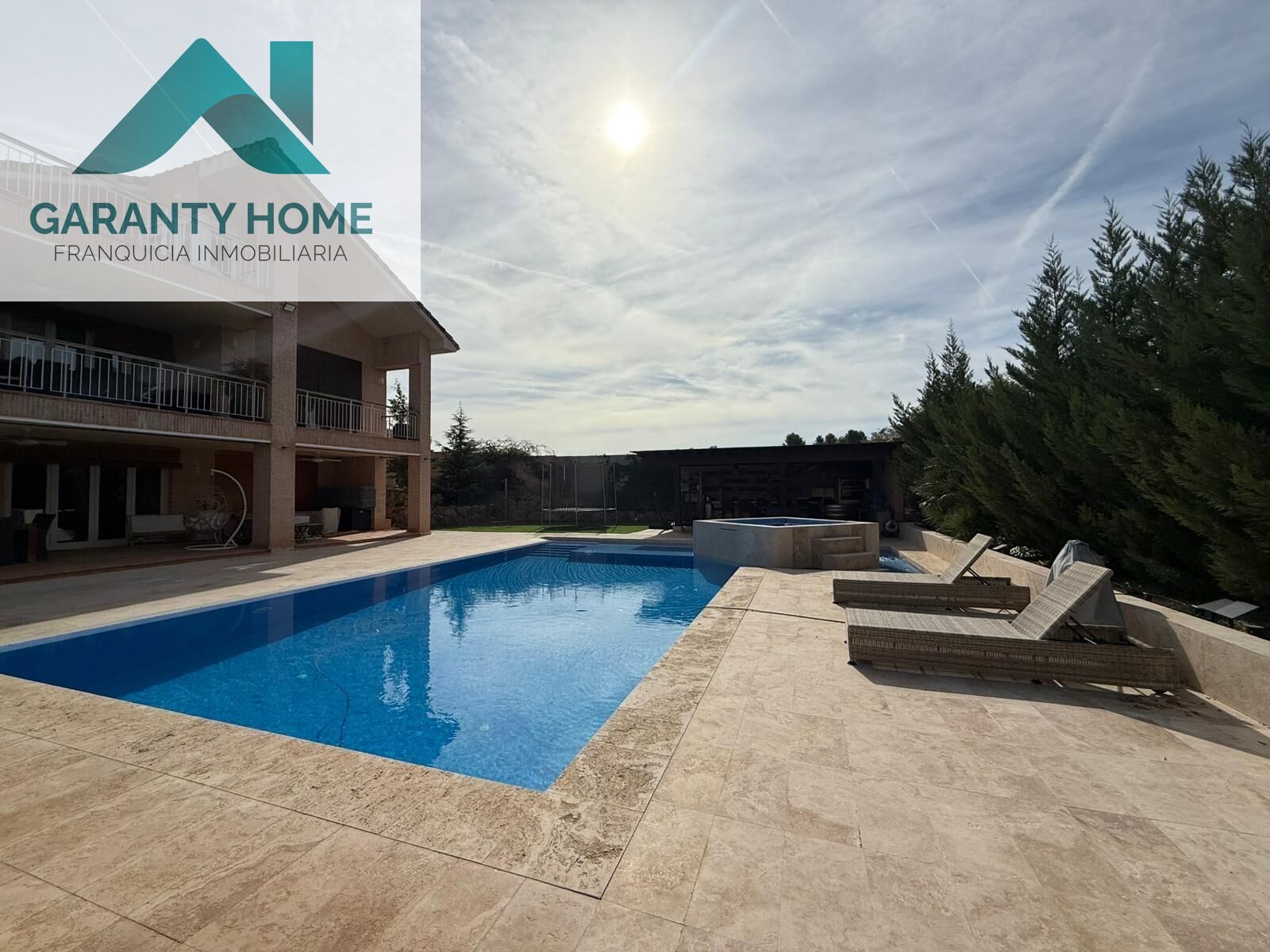 Swimming pool of Single-family semi-detached for sale in Layos  with Air Conditioner, Heating and Private garden