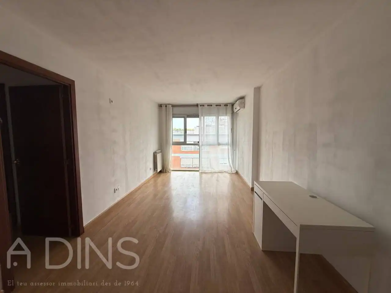 Flat with lift to rent in Calle Avda. Rivoli