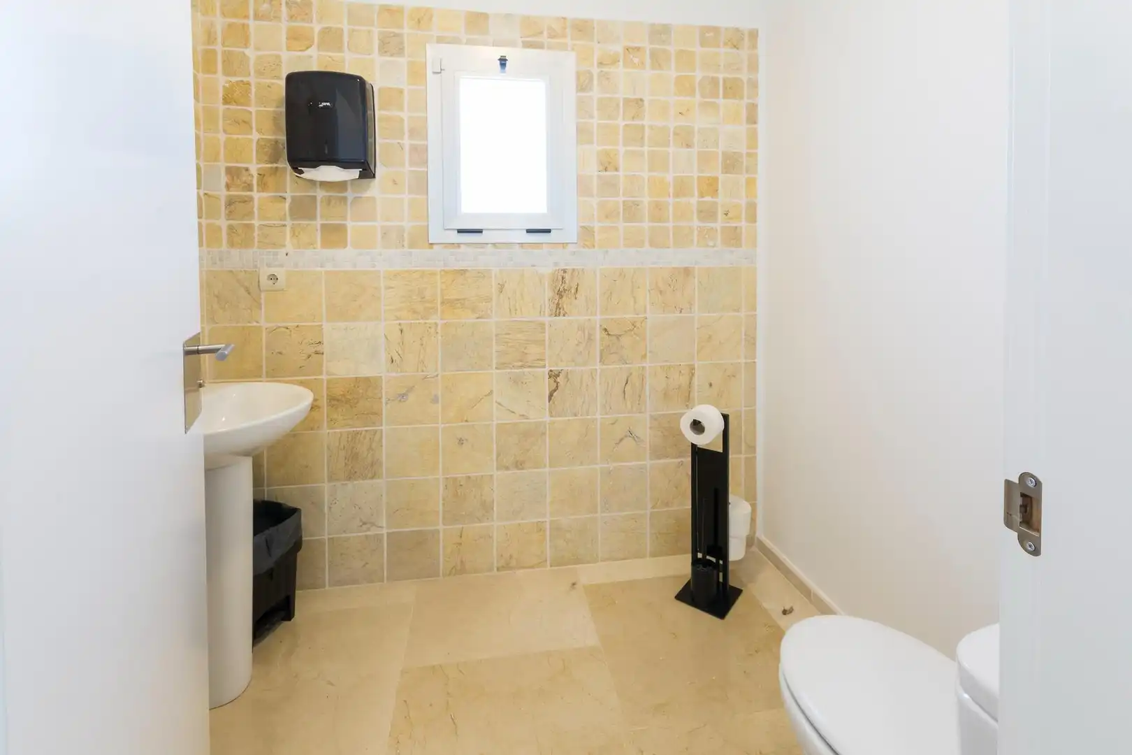 Baño de Oficina de alquiler en Gandia con Aire acondicionado, Calefacción y Terraza