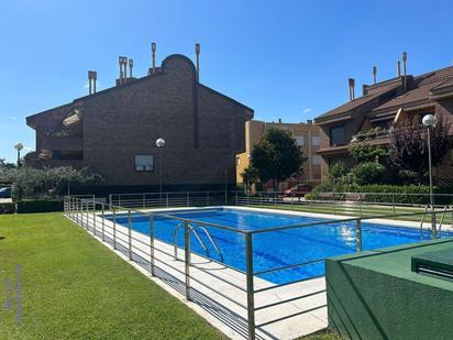 Swimming pool of Single-family semi-detached for sale in  Logroño  with Heating, Private garden and Terrace