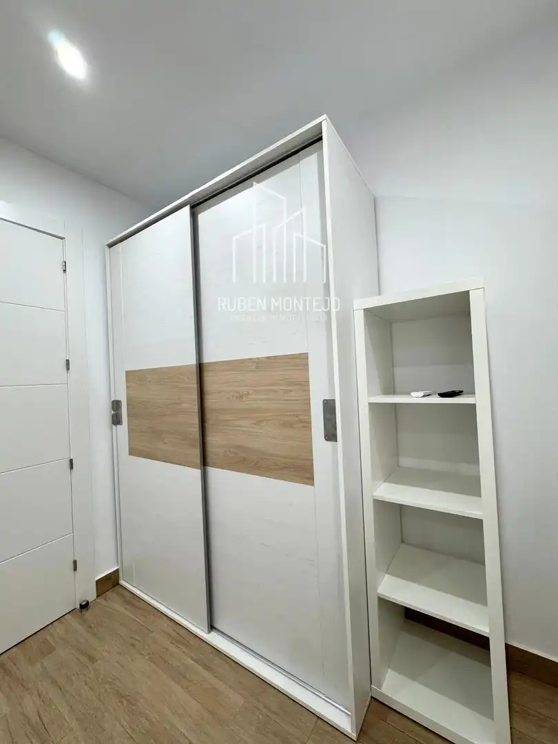 Room in Avenida de Portugal 141 3ºF, 141, Carmelitas