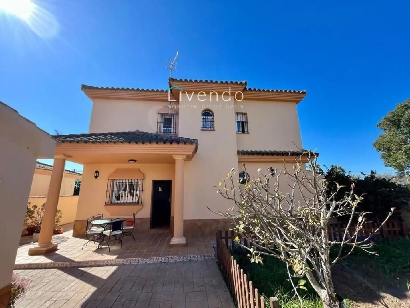 Vista exterior de Casa o xalet en venda en Chiclana de la Frontera amb Terrassa i Traster