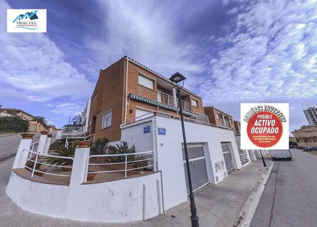 Piso en Venta en Calle PENEDES en Can Moré - Santa Anna - Can Feliu de Merola