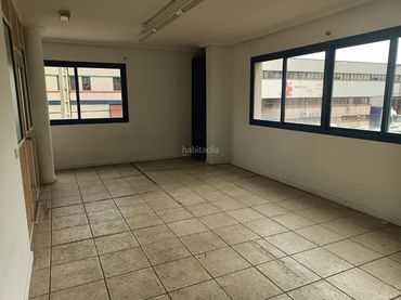 Locale commerciale in affitto a Calle Cormoranes 17