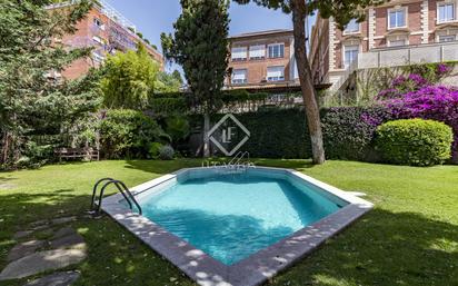 Swimming pool of Flat for sale in  Barcelona Capital  with Air Conditioner, Heating and Parquet flooring