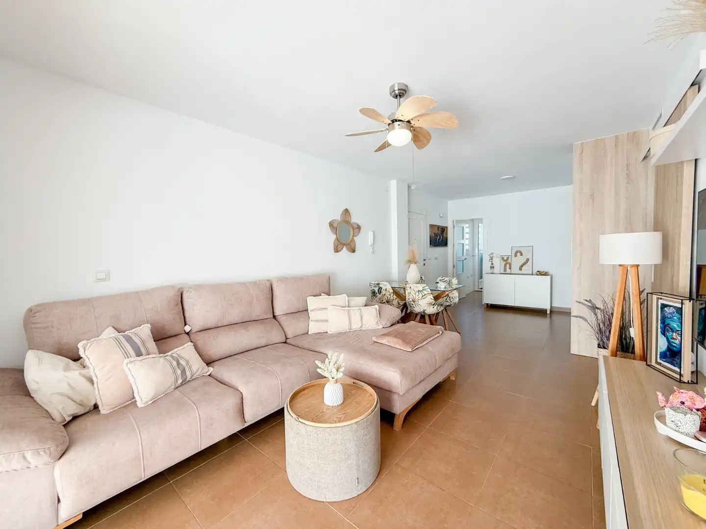 Sala de estar de Apartamento en venta en Águilas con Aire acondicionado, Terraza y Trastero