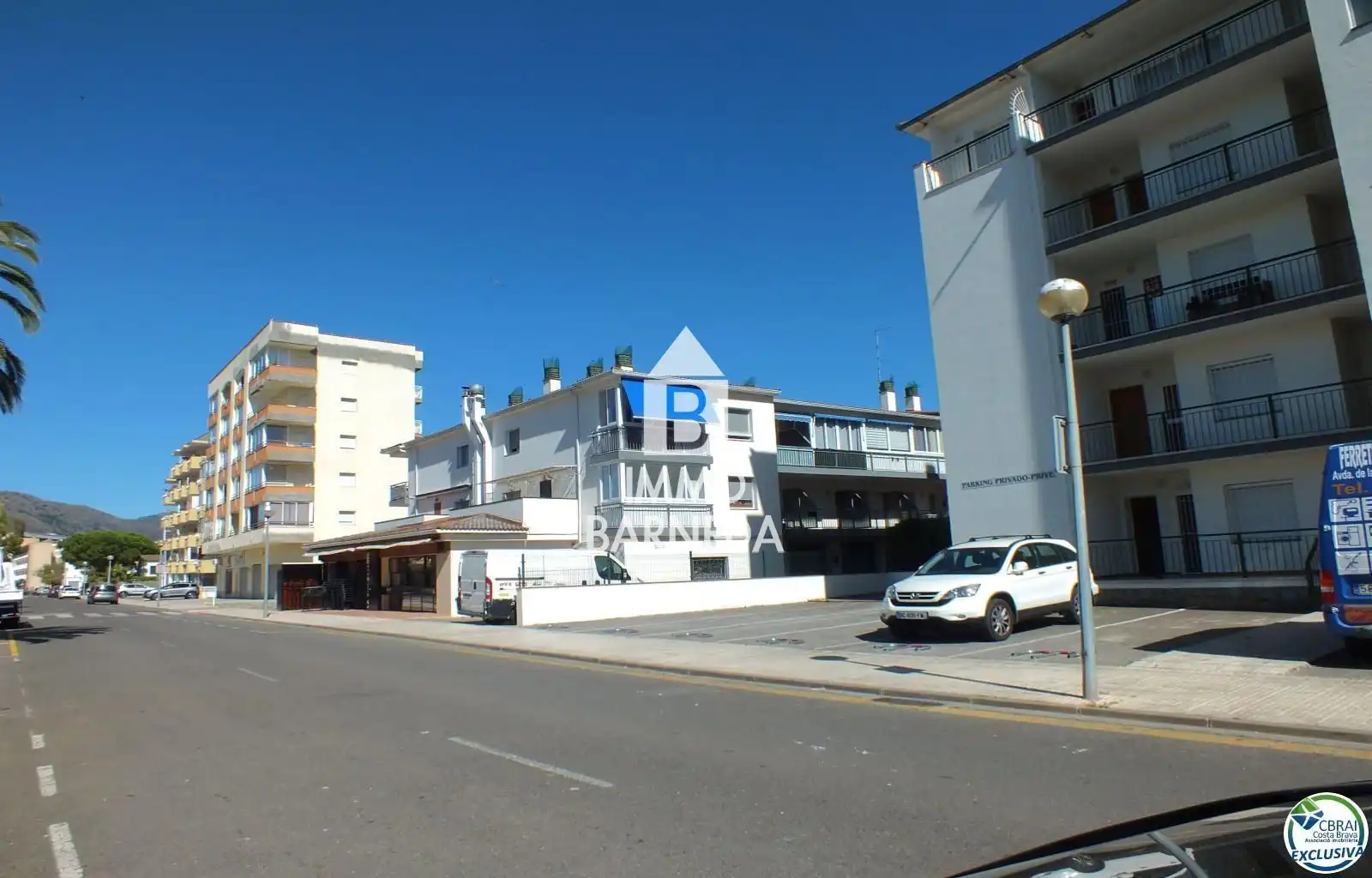 Vista exterior de Pis en venda en Roses amb Terrassa i Moblat