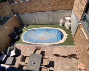 Piscina de Casa adosada de lloguer en Getafe amb Aire condicionat, Calefacció i Jardí privat