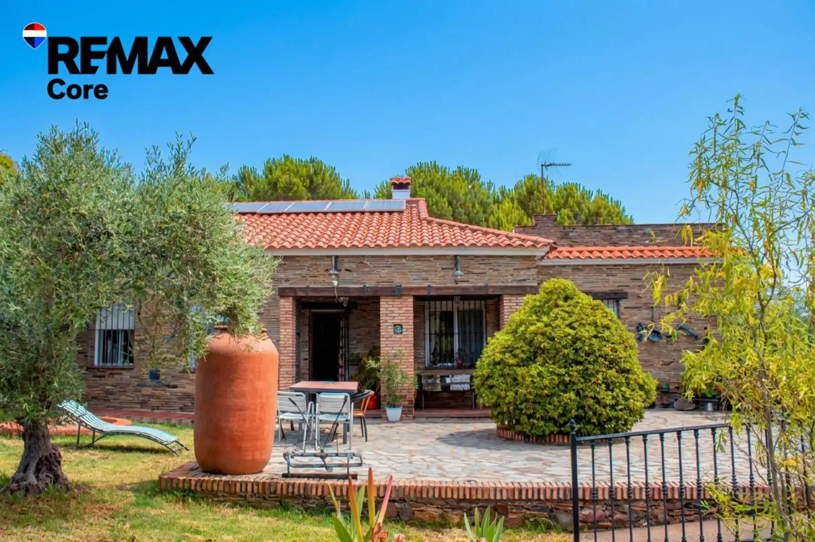 Vista exterior de Casa o xalet en venda en Puebla de Obando amb Aire condicionat, Calefacció i Jardí privat