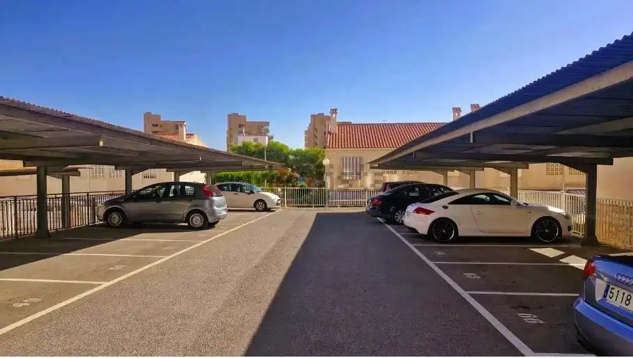 Parking de Apartamento en venta en Elche / Elx con Aire acondicionado, Jardín privado y Terraza