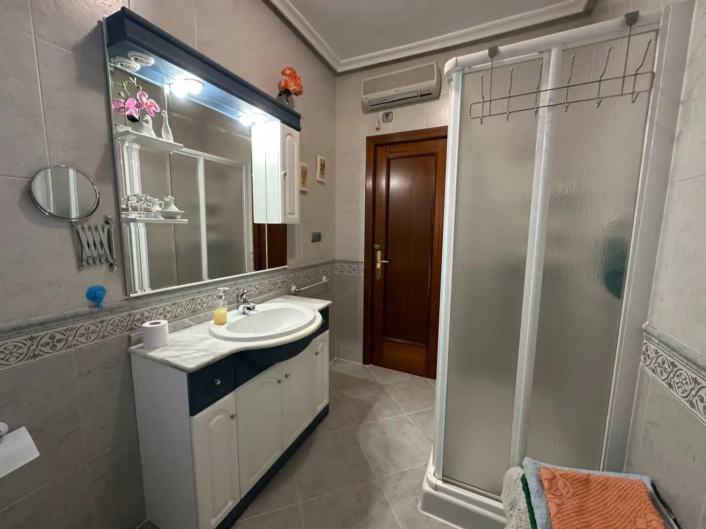 Bathroom of Flat for sale in Úbeda  with Air Conditioner, Heating and Balcony