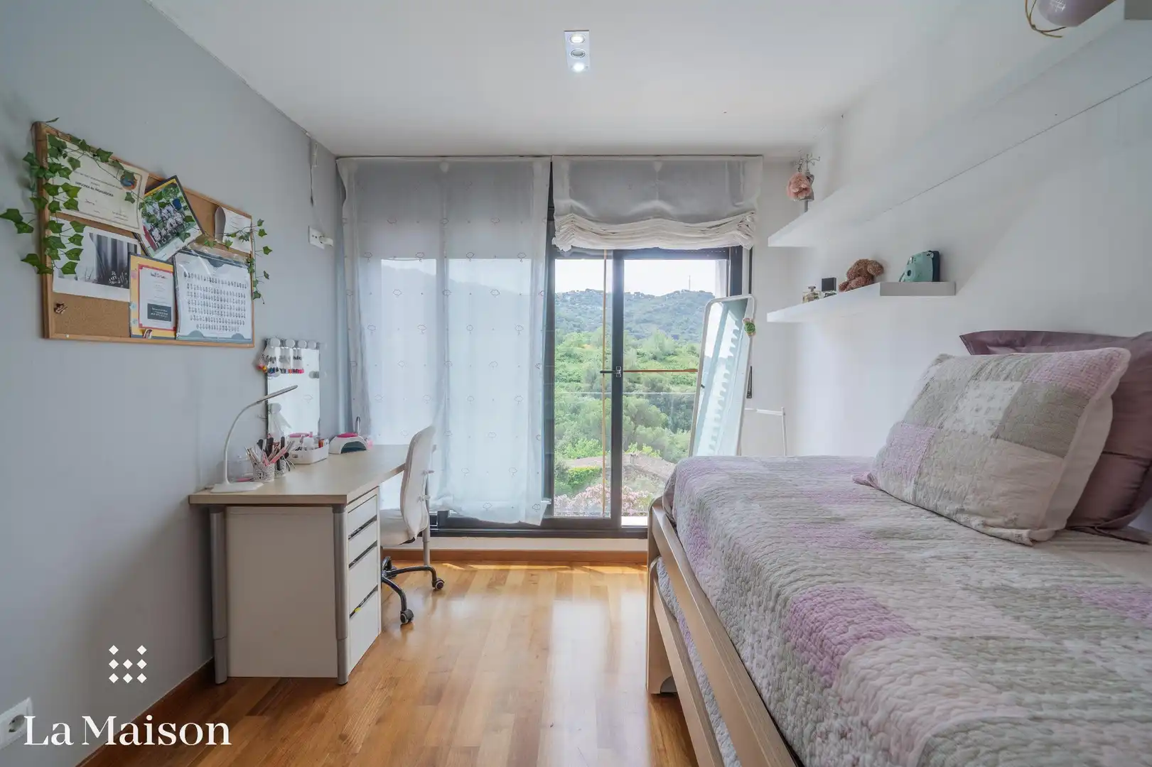 Dormitori de Casa o xalet en venda en Vilanova del Vallès amb Parquet, Terrassa i Piscina