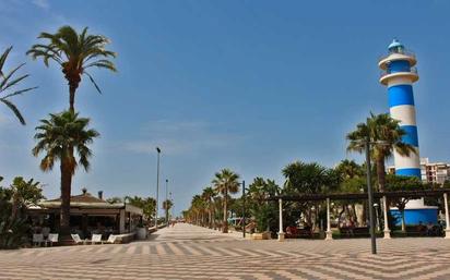 Vista exterior de Apartament en venda en Vélez-Málaga amb Moblat i Piscina comunitària