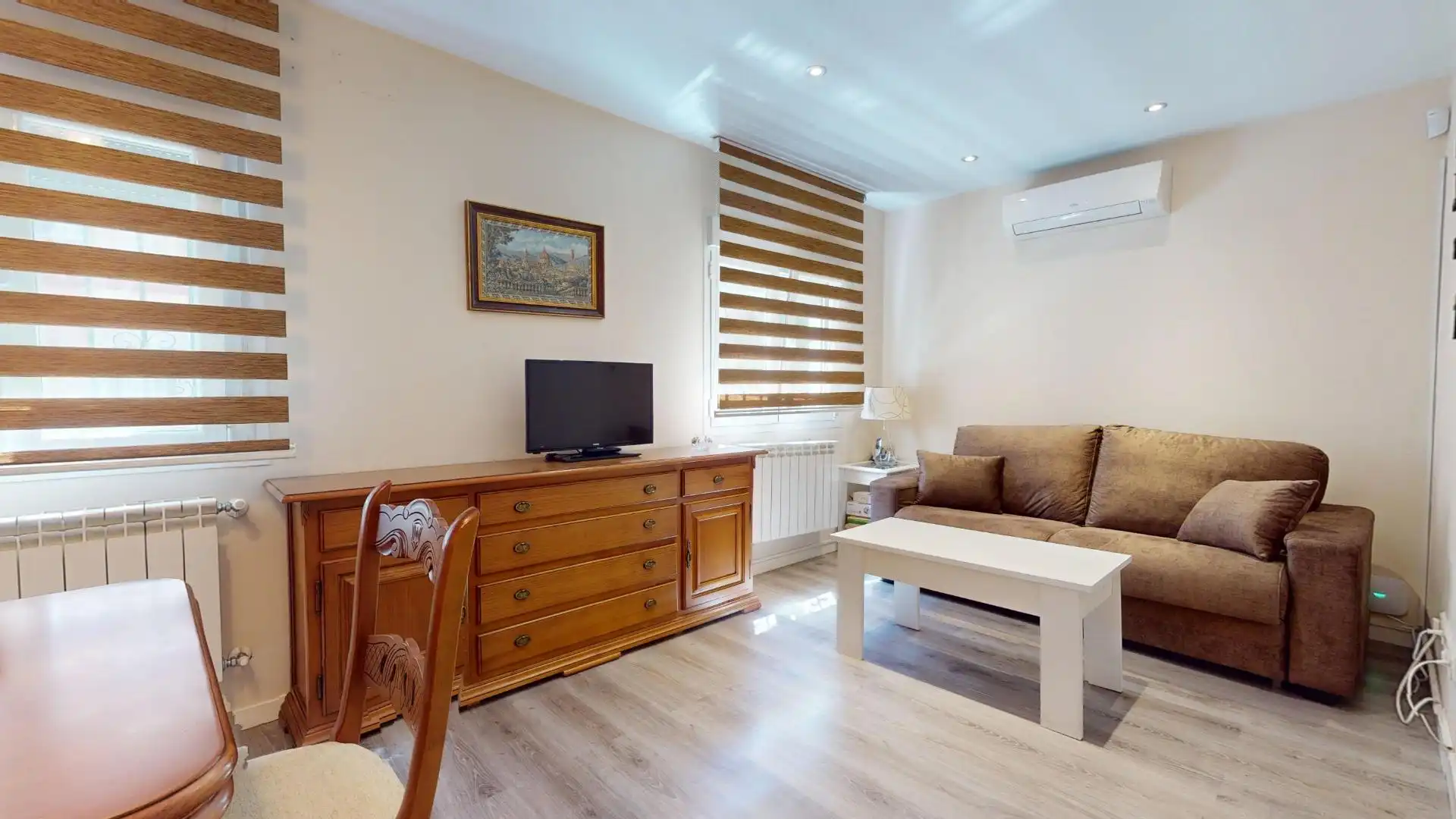 Living room of Flat for sale in Madrid  with Air Conditioner, Heating and Furnished