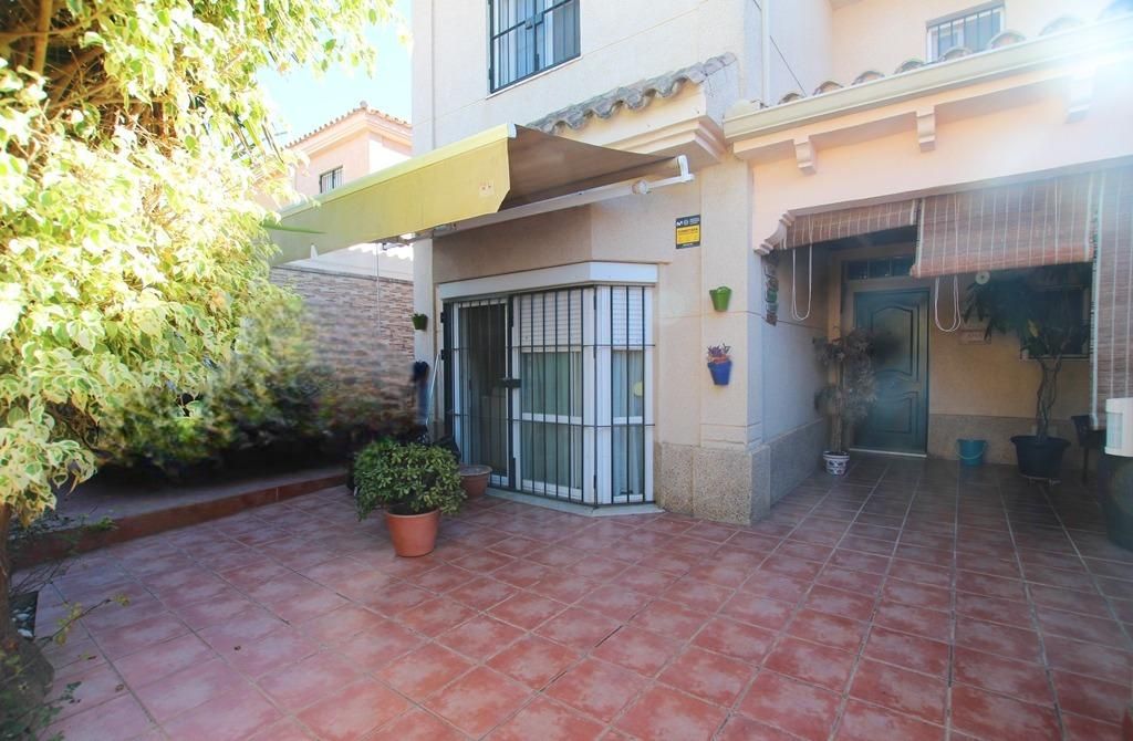 Exterior view of Single-family semi-detached for sale in Jerez de la Frontera  with Air Conditioner, Private garden and Storage room