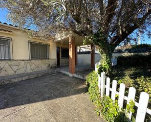Vista exterior de Casa o xalet en venda en Esparreguera amb Jardí privat, Terrassa i Traster
