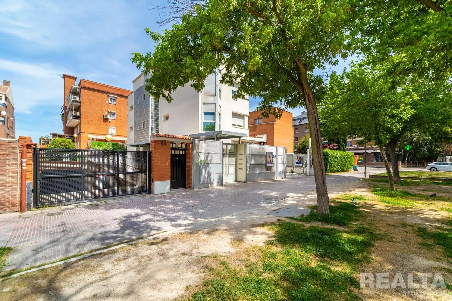 Außenansicht von Wohnungen zum Verkauf in Madrid mit Heizung und Parkett