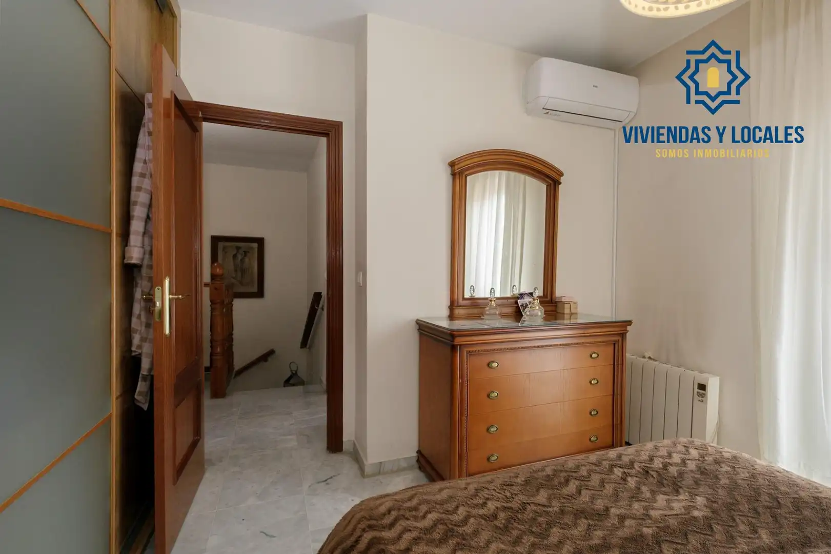 Casa adosada en venta en Angustias - Chana - Encina