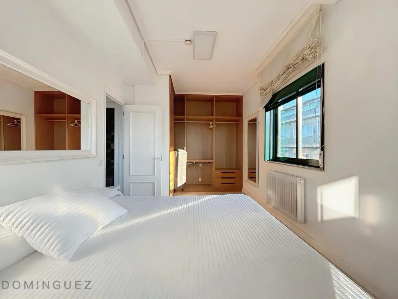 Schlafzimmer von Wohnungen zur Miete in Vigo  mit Heizung, Terrasse und Möbliert