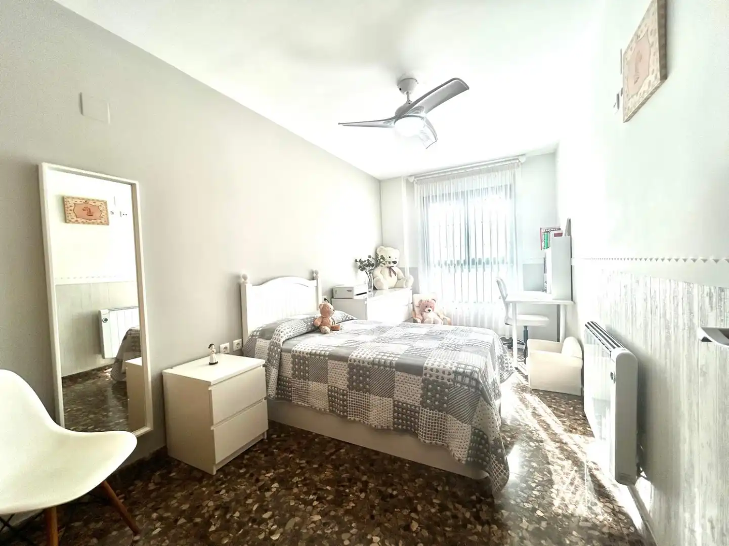 Bedroom of Flat for sale in Silla  with Air Conditioner, Storage room and Swimming Pool