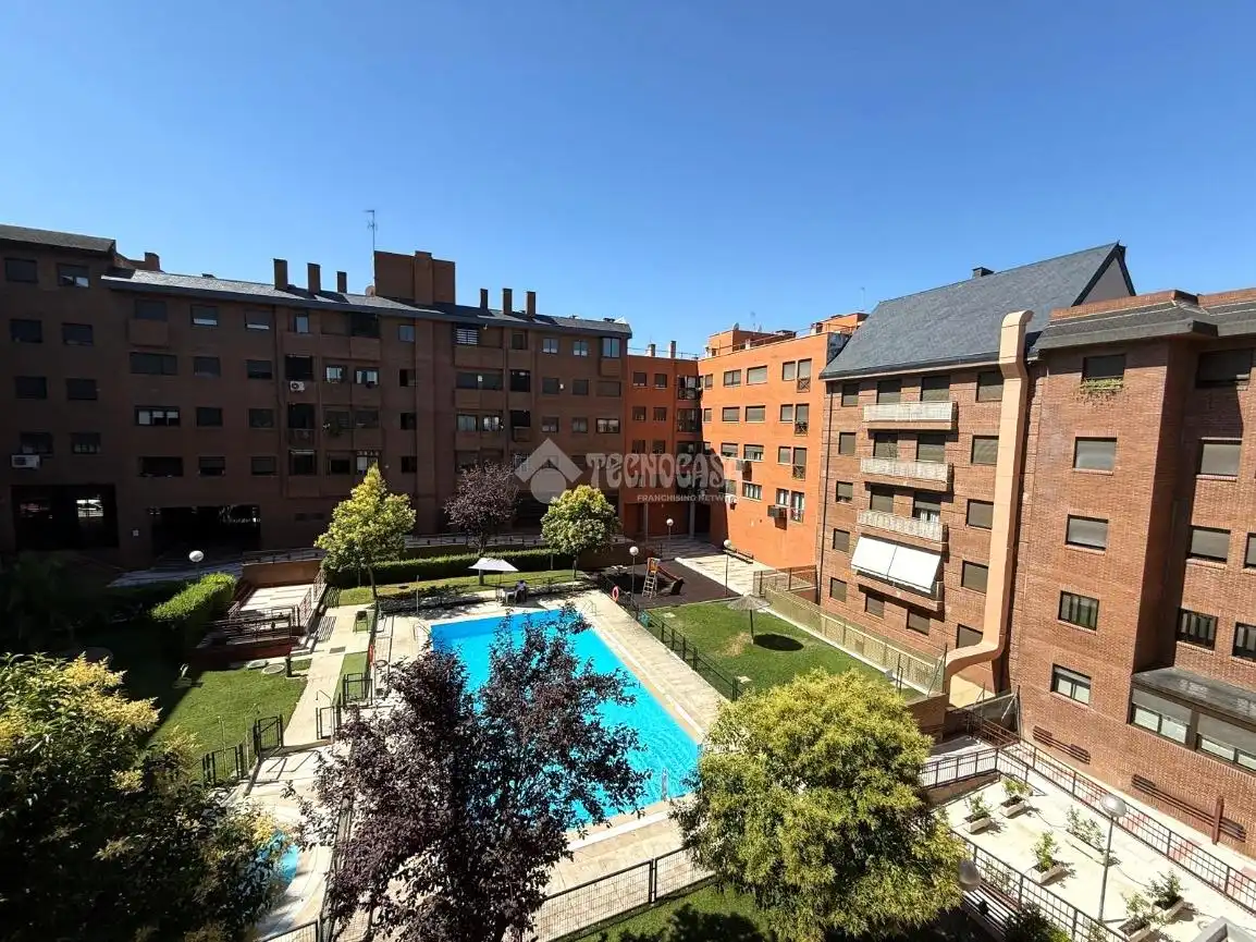 Exterior view of Flat for rent in Madrid  with Parquet flooring, Storage room and Balcony