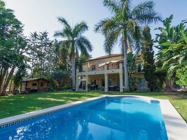 Casa amb piscina en venda a Nueva Andalucía