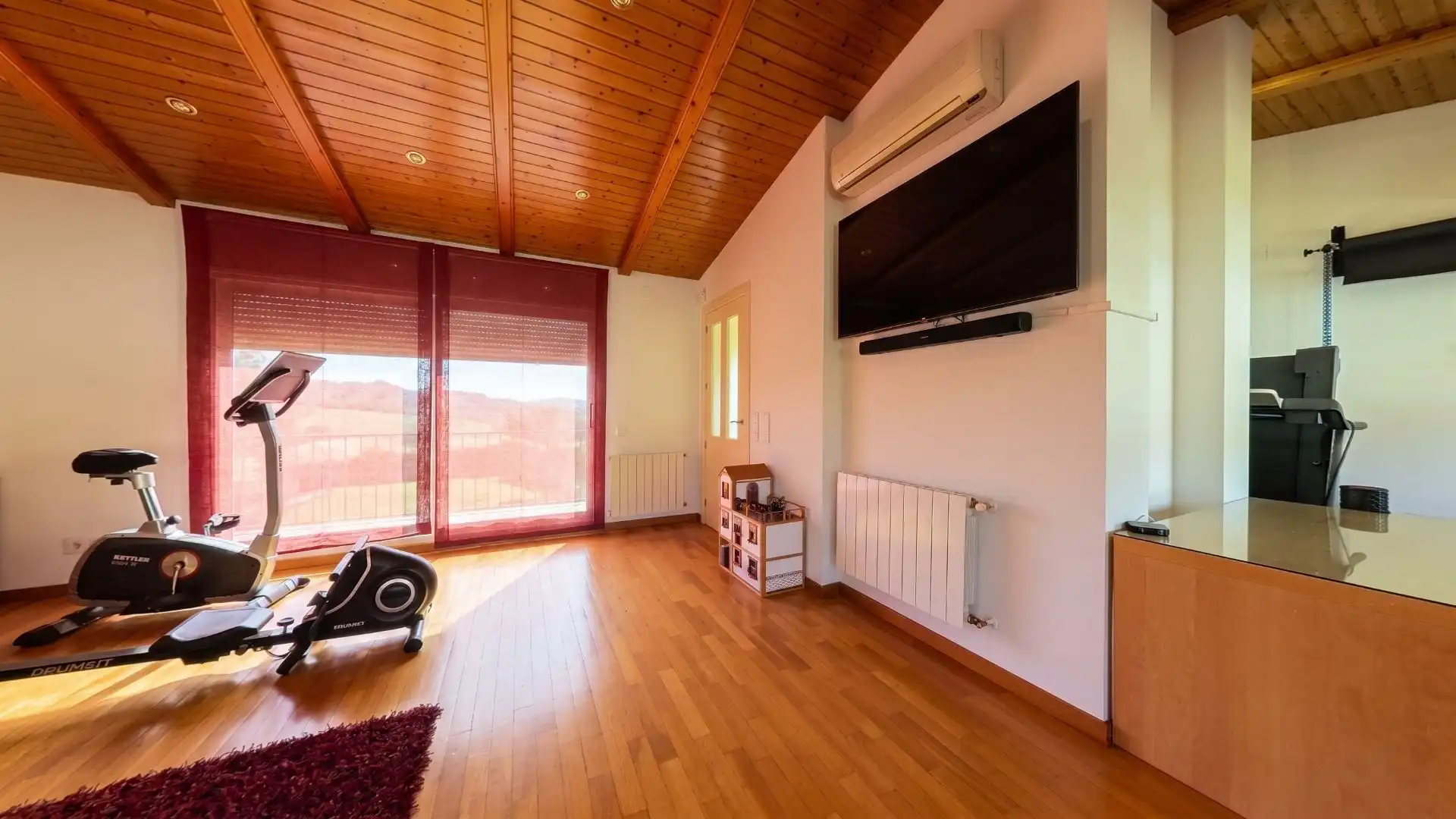 Living room of Houses for sale in Sant Feliu de Llobregat  with Air Conditioner, Heating and Private garden