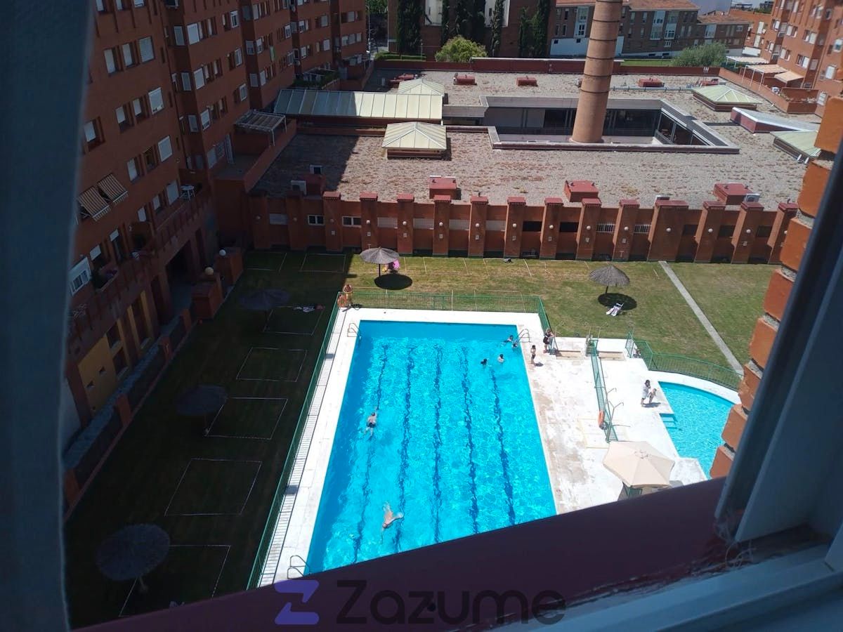 Piscina de Piso de alquiler en Guadalajara Capital con Aire acondicionado, Calefacción y Jardín privado