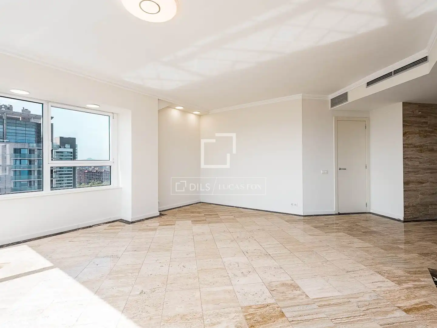 Wohnung zum Verkauf in Barcelona mit Klimaanlage, Heizung und Abstellraum