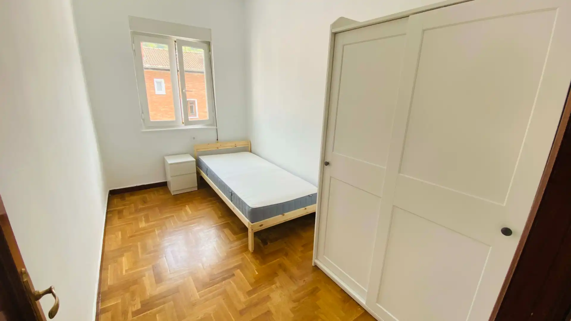 Habitación de Piso de alquiler en San Martín del Rey Aurelio con Trastero, Amueblado y Horno