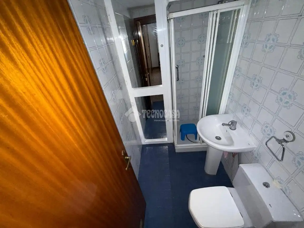 Baño de Piso en venta en Zaragoza con Calefacción y Balcón