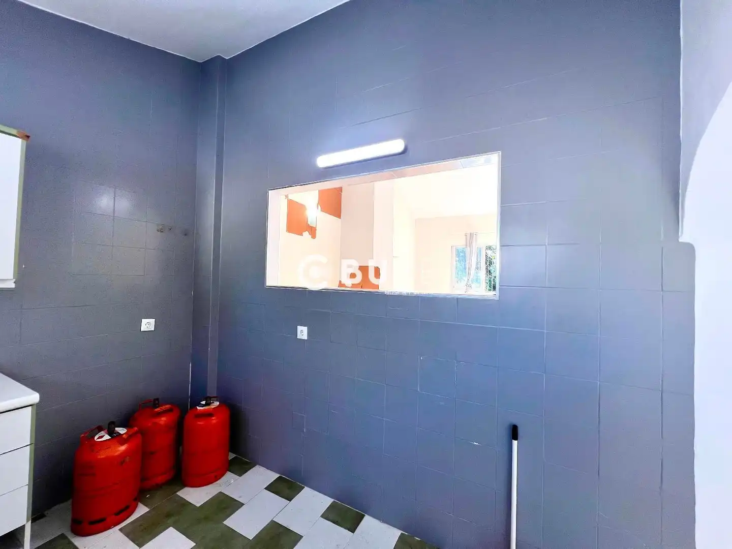 Habitación de Casa adosada en venta en Estepona con Terraza, Piscina y Alarma