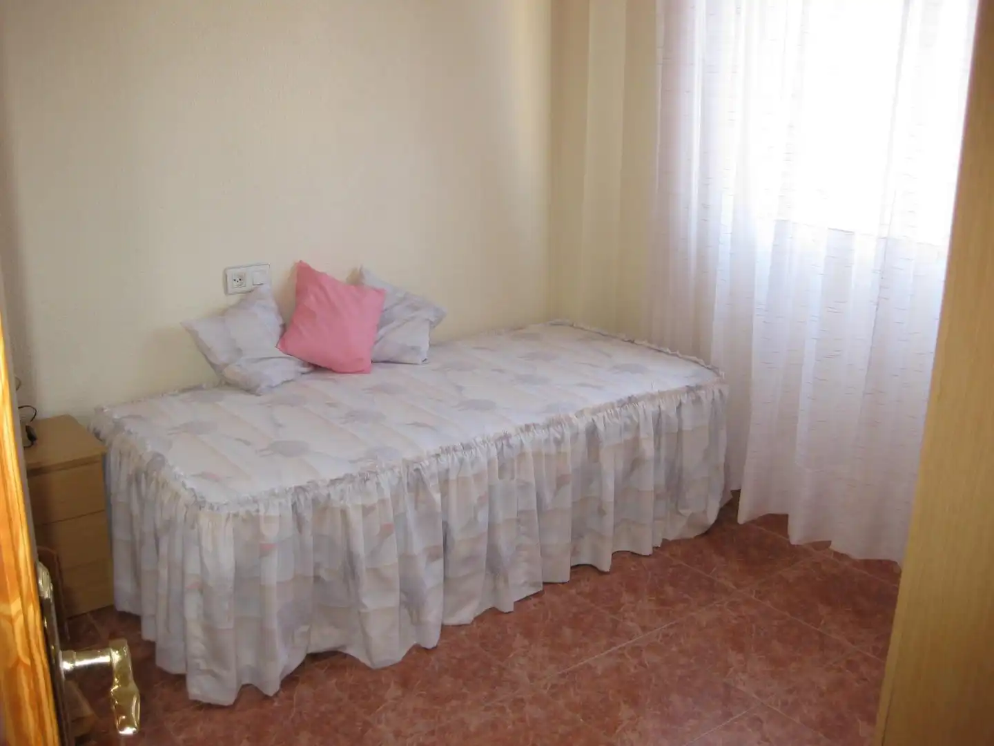 Habitación de Piso de alquiler en Cartagena con Amueblado y Balcón