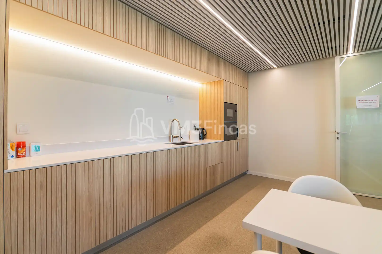 Oficina de lloguer a Carrer Albert Einstein, Almeda - El Corte Inglés