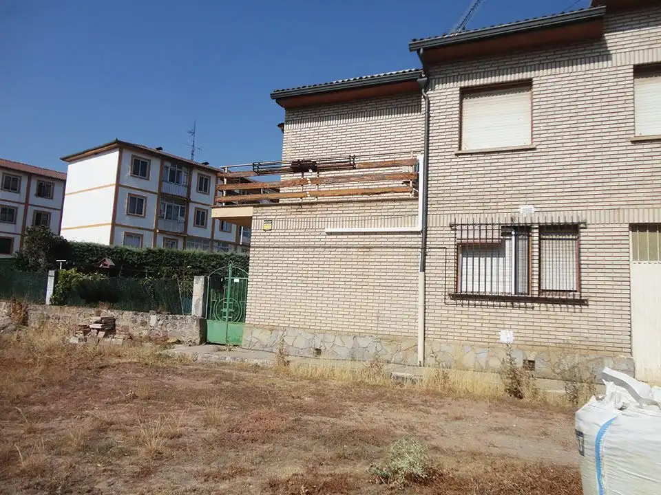 Vista exterior de Casa o chalet en venta en Salas de los Infantes con Calefacción y Jardín privado